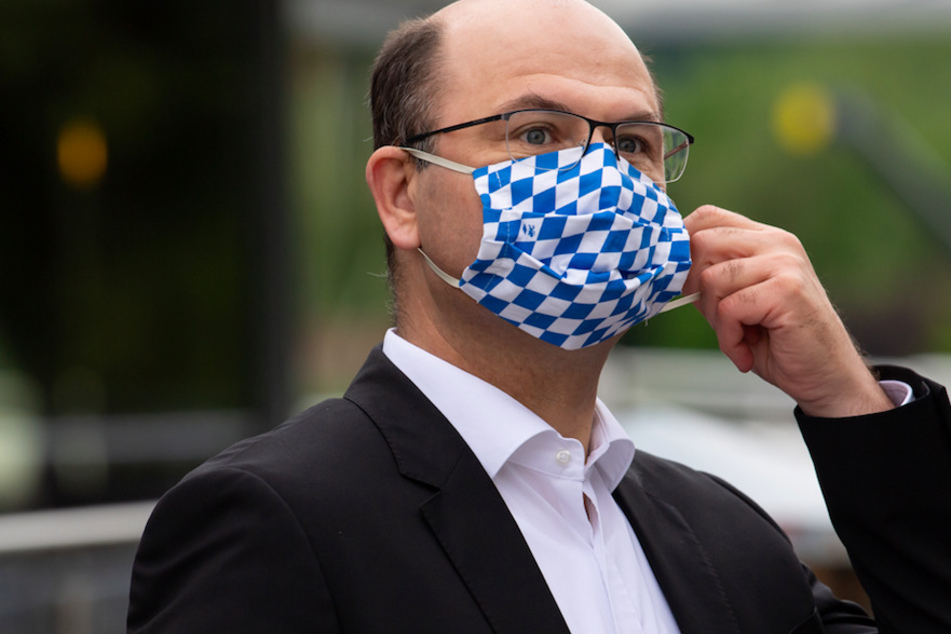 Albert Füracker (52, CSU), Finanz- und Heimatminister von Bayern, soll den Unternehmen nun helfen.
