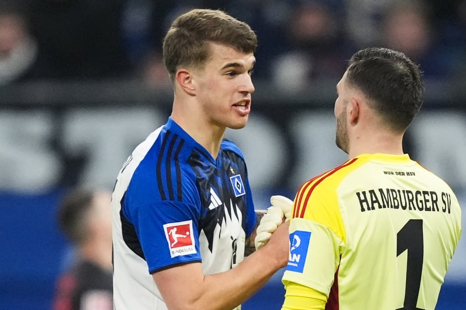 Luka Vuskovic (19, l) soll sich mit seinen starken Leistungen auch in den Fokus des FC Barcelona gespielt haben.