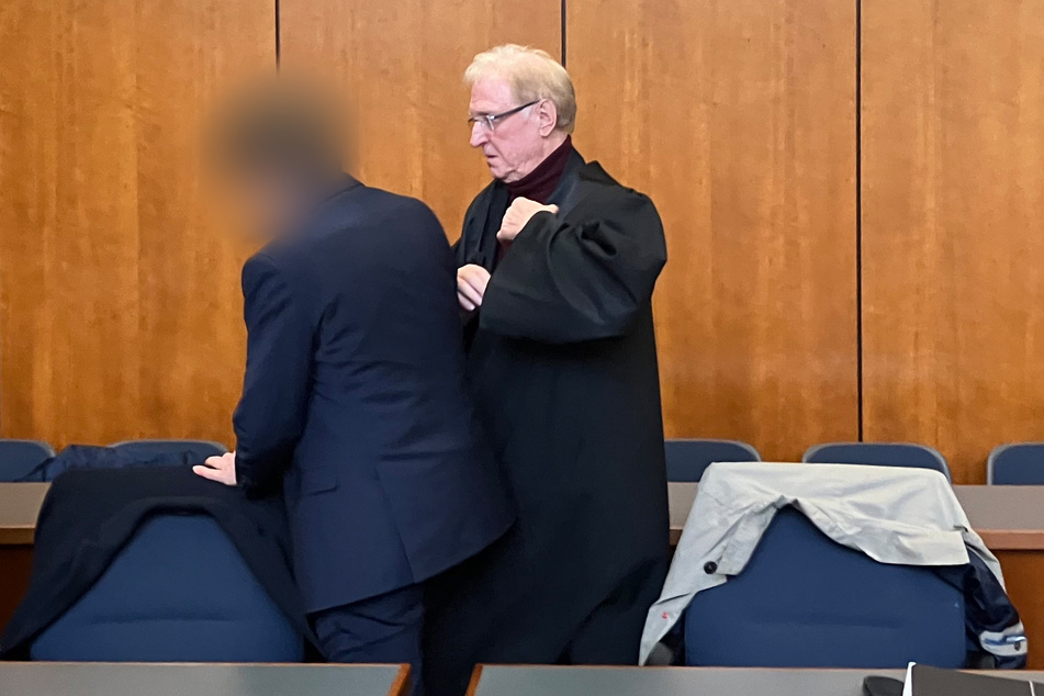 Ein Professor der Uni Göttingen wurde wegen der Misshandlungen mehrerer Personen zu einer Bewährungsstrafe verurteilt.