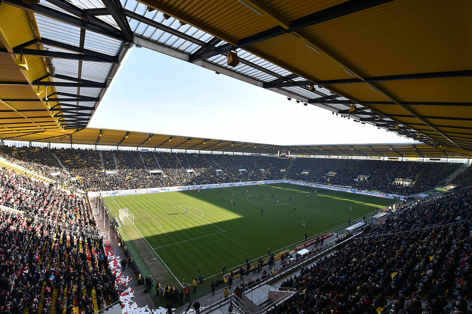 Rekordspiel: 2015 stellte Alemannia Aachen den bis heute ungebrochenen Rekord von 30.313 Zuschauern in einem Viertliga-Spiel in Deutschland auf. (Archivbild)