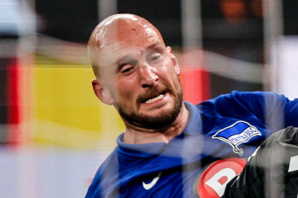 Toni Leistner (33) hat sich für Hertha BSC in jeden Zweikampf gehauen und sogar trotz gebrochener Nase weitergespielt.