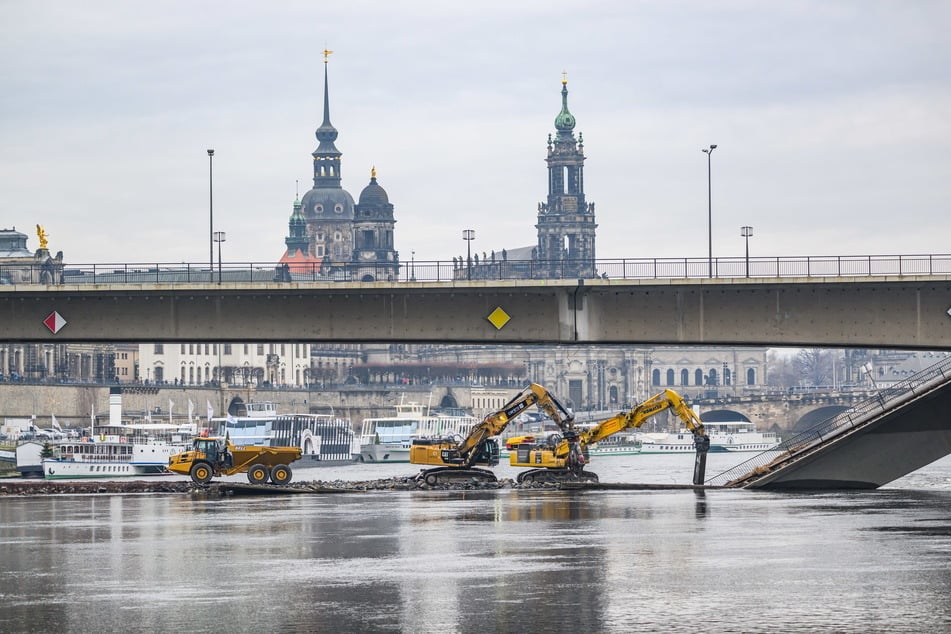 Das Hochwasser verzögert den Abriss. Diskutiert wird deshalb nun auch ein Arbeitseinsatz zwischen Weihnachten und Neujahr.