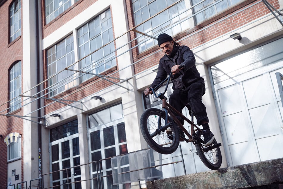 BMX fahren konnte der heute 32-Jährige nach der Attacke erstmal nicht. Glücklicherweise hat er sich inzwischen erholt.