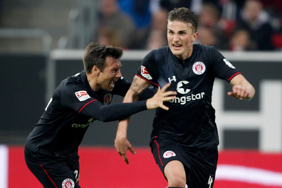 Ziereis (r.) trägt bereits seit 2013 das Trikot der Kiezkicker, ist damit der zweitdienstälteste Spieler des FCSP. (Archivfoto)