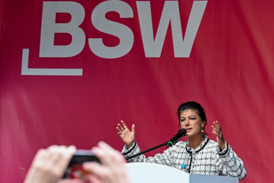 Sahra Wagenknecht (57, BSW) hat die geplante Pflegereform mit deutlichen Worten kritisiert.