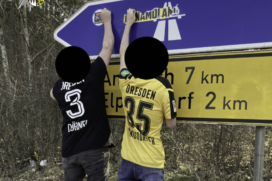 Dynamo-Fans kleben Sticker auf Autobahnschild und lassen sich erwischen