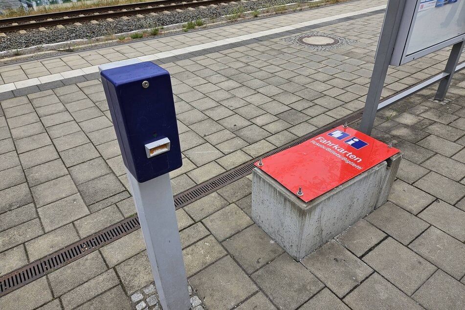 Von dem Fahrkartenautomaten blieb nicht viel übrig.