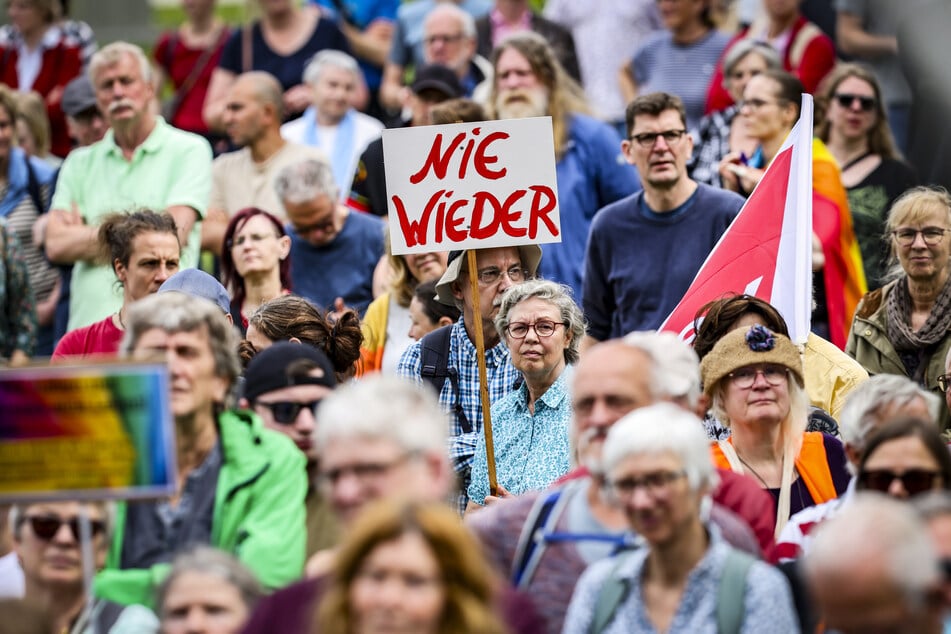 Bereits im Vorfeld der AfD-Veranstaltung wurden heftige Proteste angekündigt - die Polizei ist gewappnet. (Symbolbild)