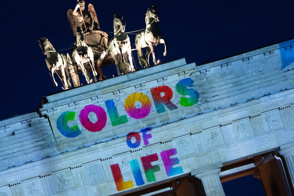 Auch das Brandenburger Tor wird jedes Jahr im Oktober zu einer Projektionsfläche für leuchtende Kunst.