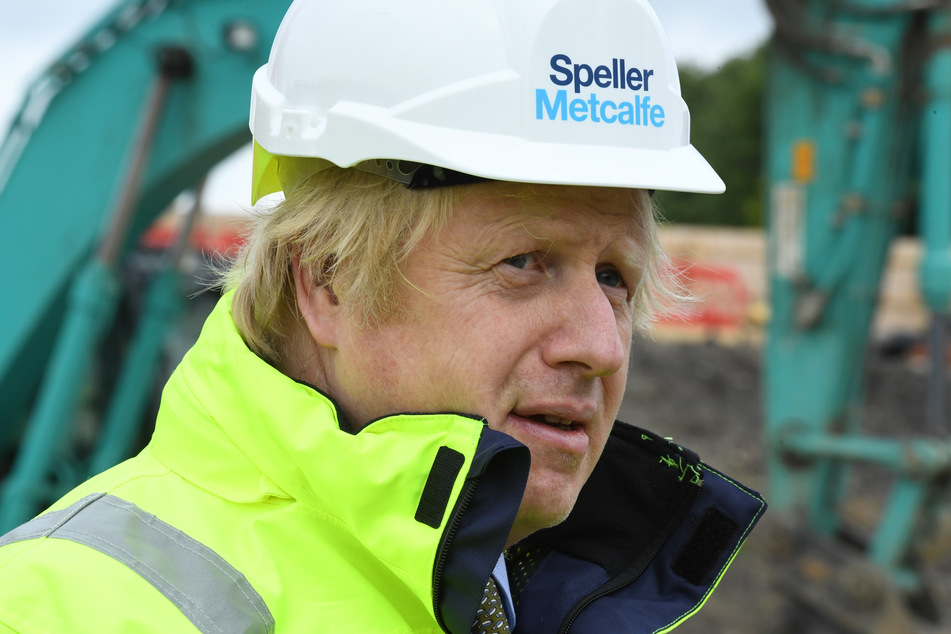 Boris Johnson, Premierminister von Großbritannien, besucht die Baustelle von Speller Metcalfe am Dudley Institute of Technology.