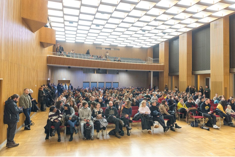 Das Rathaus war am Freitagabend gut gefüllt.