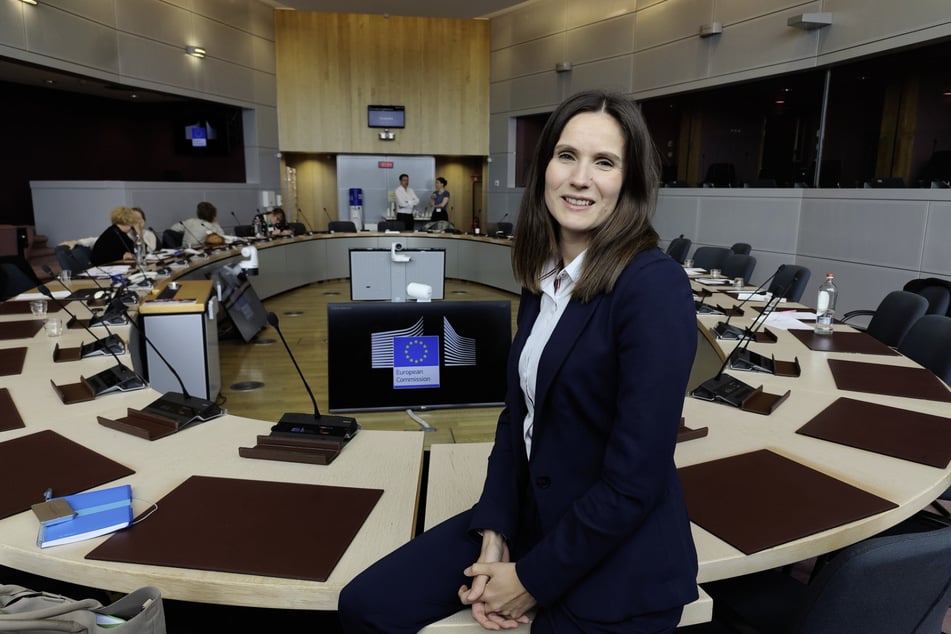 Maxi Espeter (36) in einem EU-Konferenzraum im Berlaymont-Gebäude.