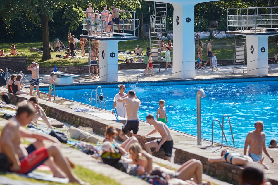 Im Hamburger Kaifu-Freibad in Eimsbüttel können sich Badefans im Sommer abkühlen.