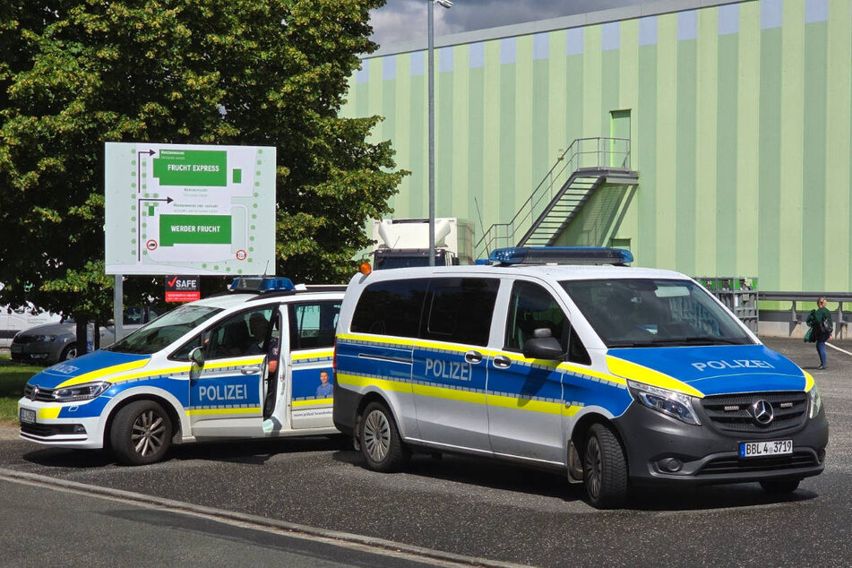 Die Brandenburger Polizei hat am Mittwochmorgen auf dem Gelände eines Obst-Großhandels erneut Drogen sichergestellt.