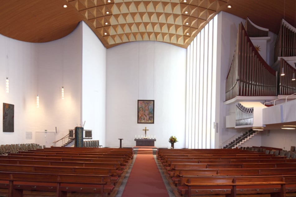 Die Orgel des Neubaus der Hauptkirche St. Nikolai stammt aus den 1960er-Jahren. Ostern 2023 wird die Orgel durch eine neue ersetzt.