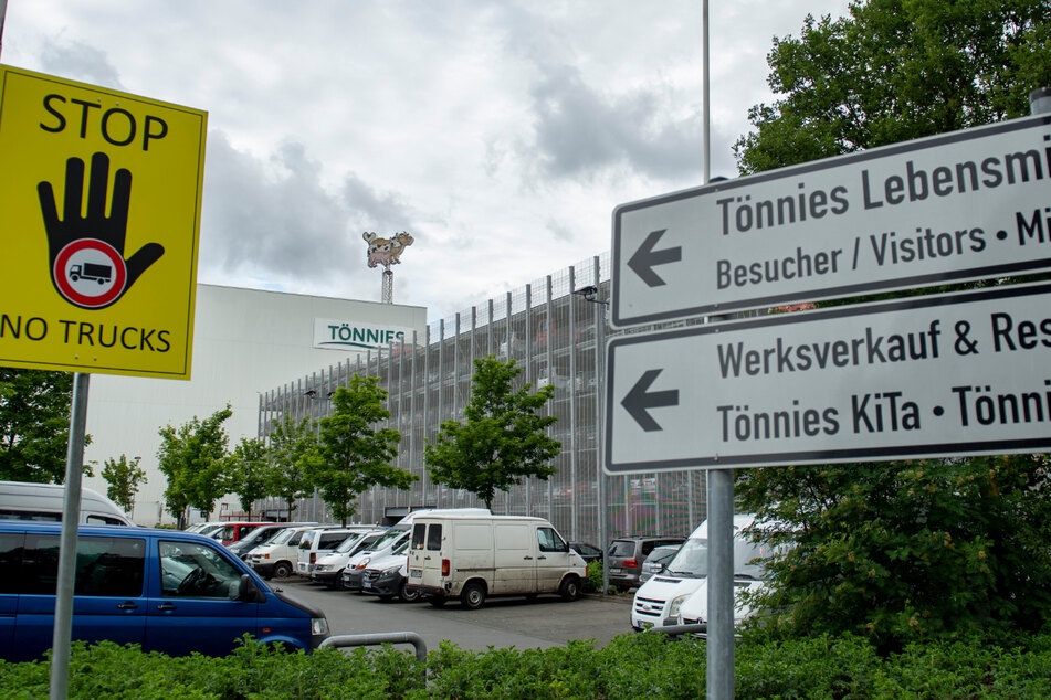 Außenansicht des Fleischwerk Tönnies in Rheda-Wiedenbrück. (Archivbild)