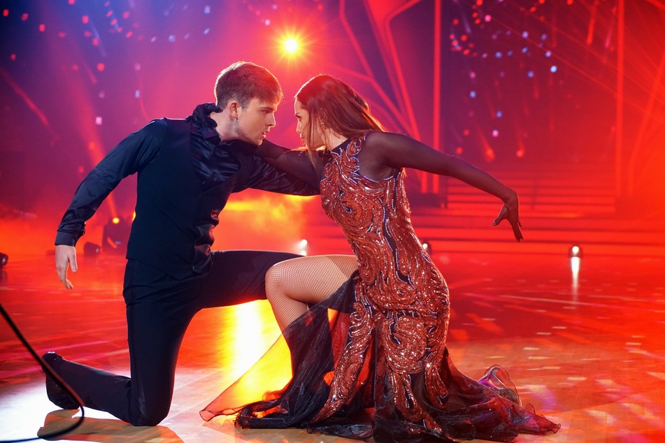 Der feurige Tango von Mike Singer (22) und Christina Luft (32) reichte bei "Let's Dance" nicht zum Weiterkommen...