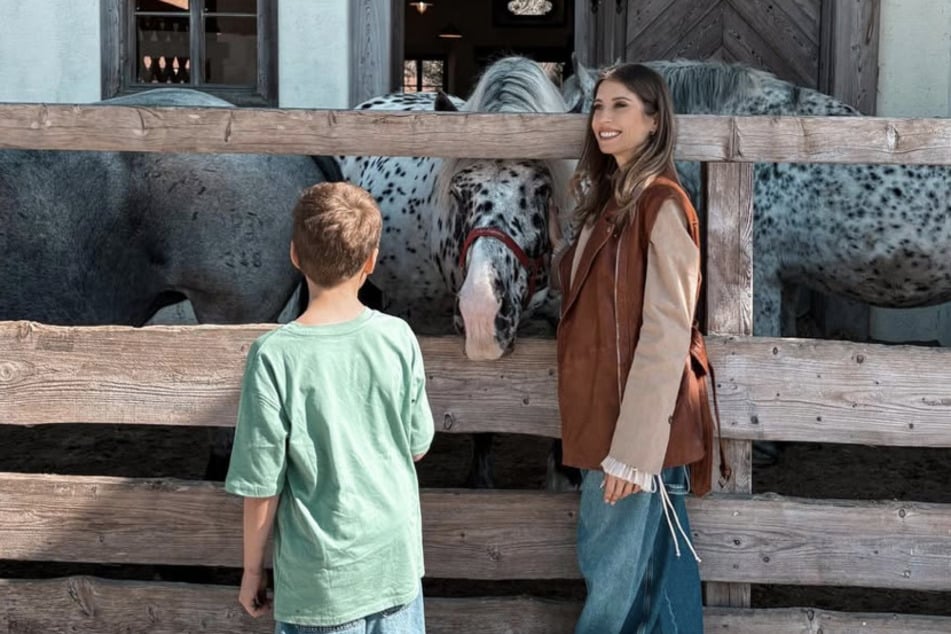 Cathy Hummels (38) und Sohn Ludwig (8) besuchten Gut Aiderbichl.