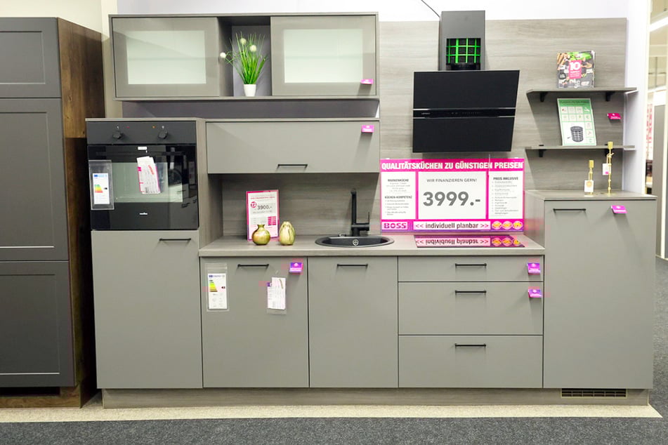 Bei Möbel Boss gibt's zum verkaufsoffenen Sonntag (3.5.) satte 60 Prozent auf freigeplante Küchen.²