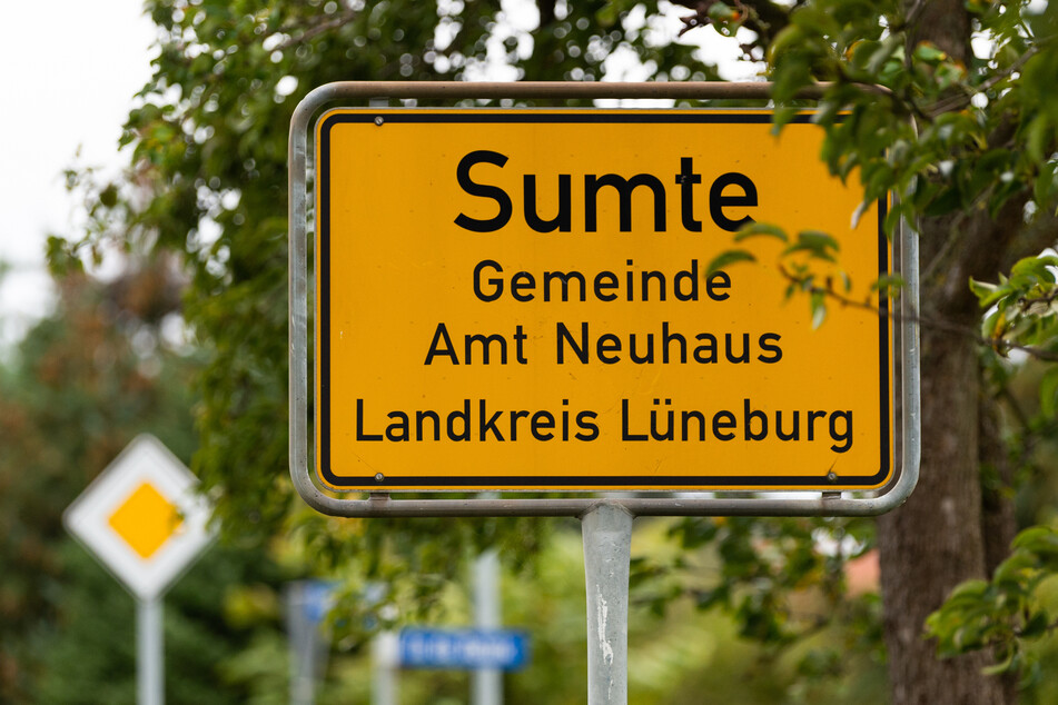 Das Ortsschild von Sumte im Landkreis Lüneburg.