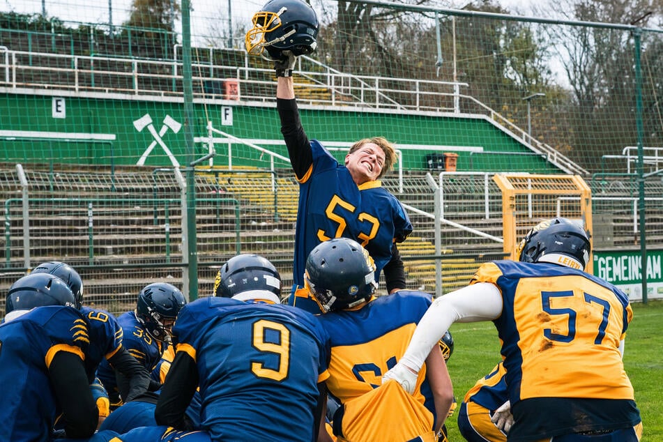 Auch der Alfred-Kunze-Sportpark, Spielstätte des Fußball-Regionalligisten BSG Chemie Leipzig im Stadtteil Leutzsch, ist Teil des Films.
