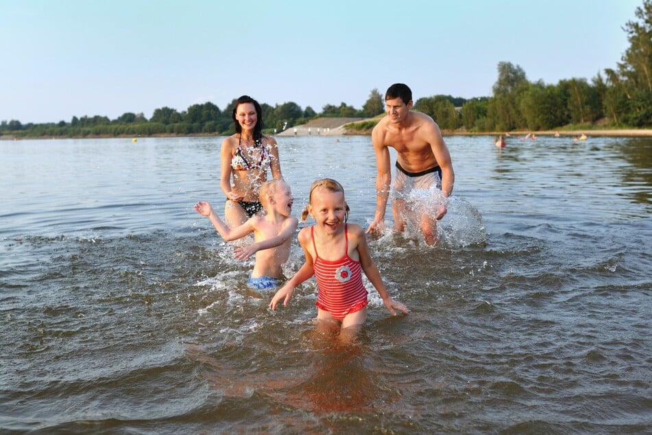 Im Sommer gibt es nichts Besseres, als sich im kühlen Wasser zu erfrischen. Viele Seen in Sachsen bieten zusätzlich viele Freizeitmöglichkeiten.