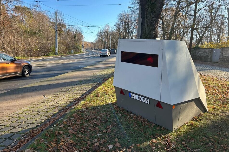 Der Superblitzer steht jetzt auf der Bautzner Straße.