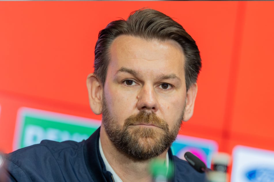 Thomas Kessler (39, Foto), Sportdirektor des 1. FC Köln, haderte nach Schlusspfiff sichtlich mit dem Eingriff von VAR Günter Perl (55).