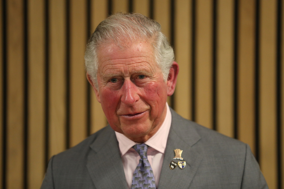 Papa Prinz Charles (71) zahlt erstmal für Harry und Meghan weiter.