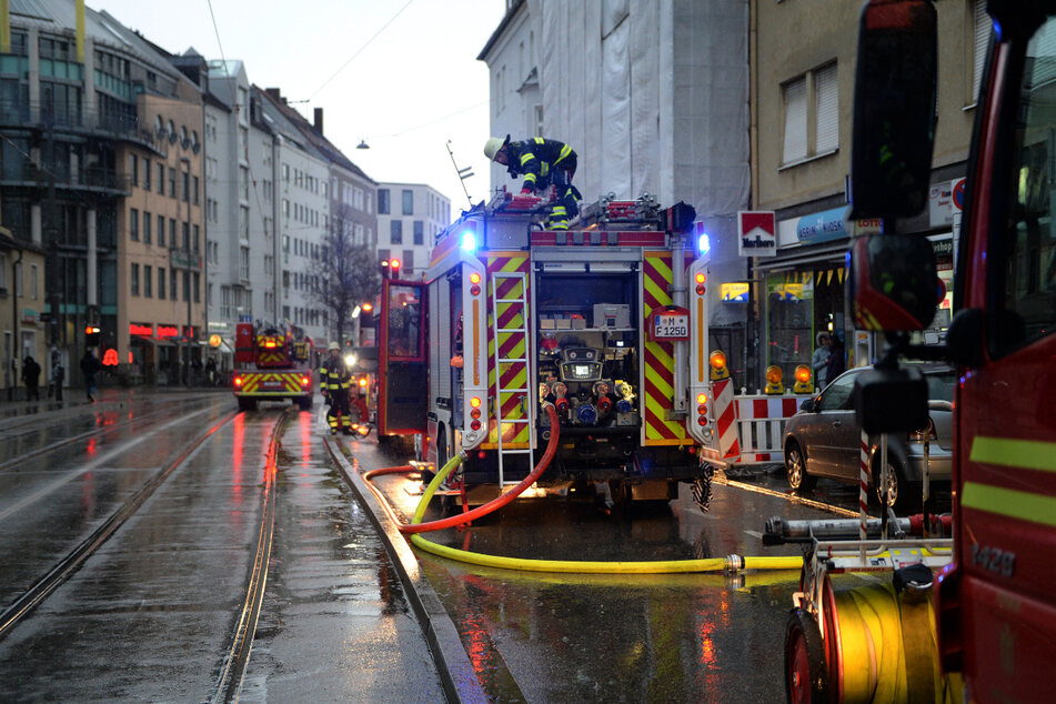 Die Münchner Feuerwehr musste am zweiten Weihnachtsfeiertag zu einem Brand in Giesing ausrücken.