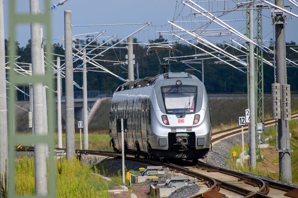 Der junge Mann stürzte am 1. Oktober 2016 aus einer fahrenden Regionalbahn.