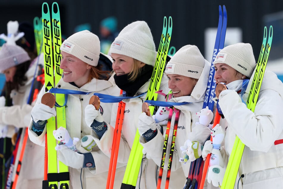 Bei den Olympischen Winterspielen gewann Knotten (2.v.l.) Bronze mit der norwegischen Staffel.