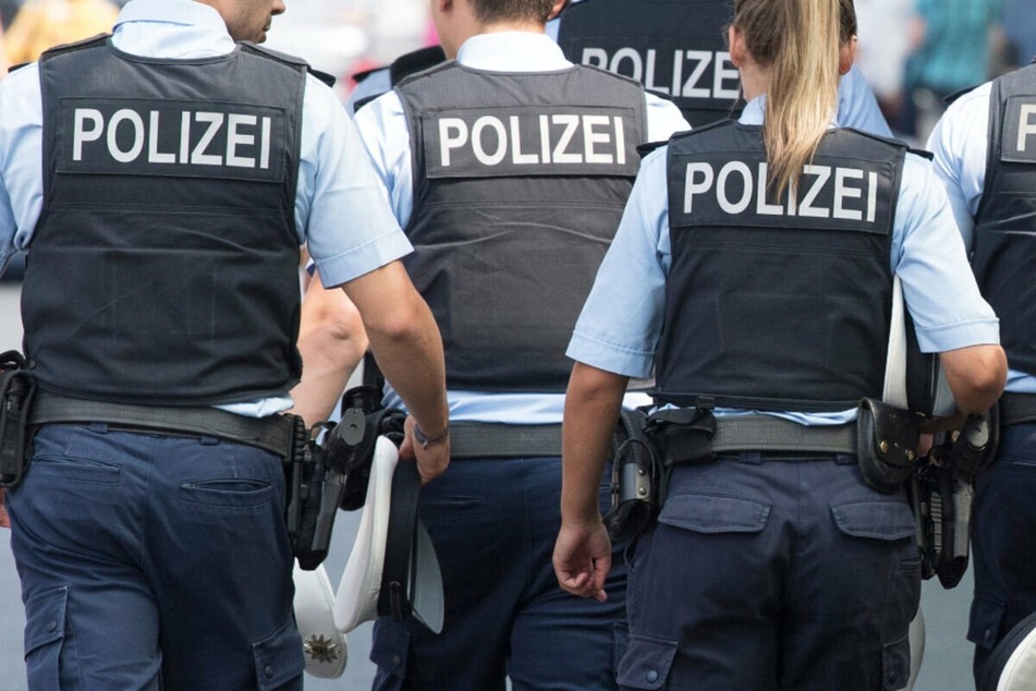 Bei den Ermittlungen ging es um Vorwürfe aus den Reihen der Demonstranten, geschlagen worden zu sein, einen Tritt abbekommen zu haben und um einen "nicht gerechtfertigten Einsatz von Pfefferspray. (Symbolbild)