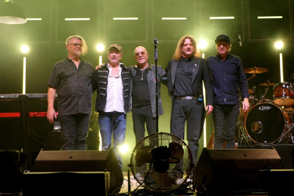 Bei dieser Band ist der Name Programm: Toni Krahl (76, M.) und die KINX vom Prenzlauer Berg.