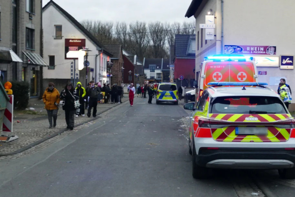 Bei dem Unfall am Karnevalssonntag in Niederkassel wurden insgesamt drei Personen verletzt.