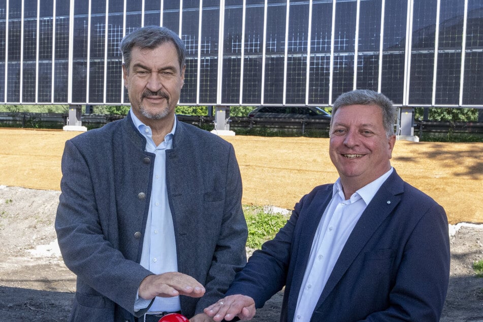 Ministerpräsident Markus Söder (58, l.) und Verkehrsminister Christian Bernreiter (61, beide CSU) starten das Pilotprojekt für mehr Solarenergie.