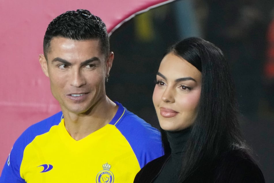 Cristiano Ronaldo (38) und Freundin Georgina Rodriguez (29) bei Ronaldos offizieller Vorstellung in Saudi-Arabien.