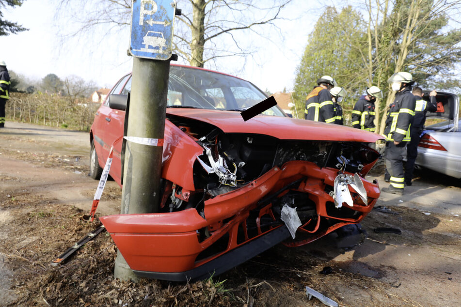 Bei dem Unfall wurden mehrere Autos beschädigt.