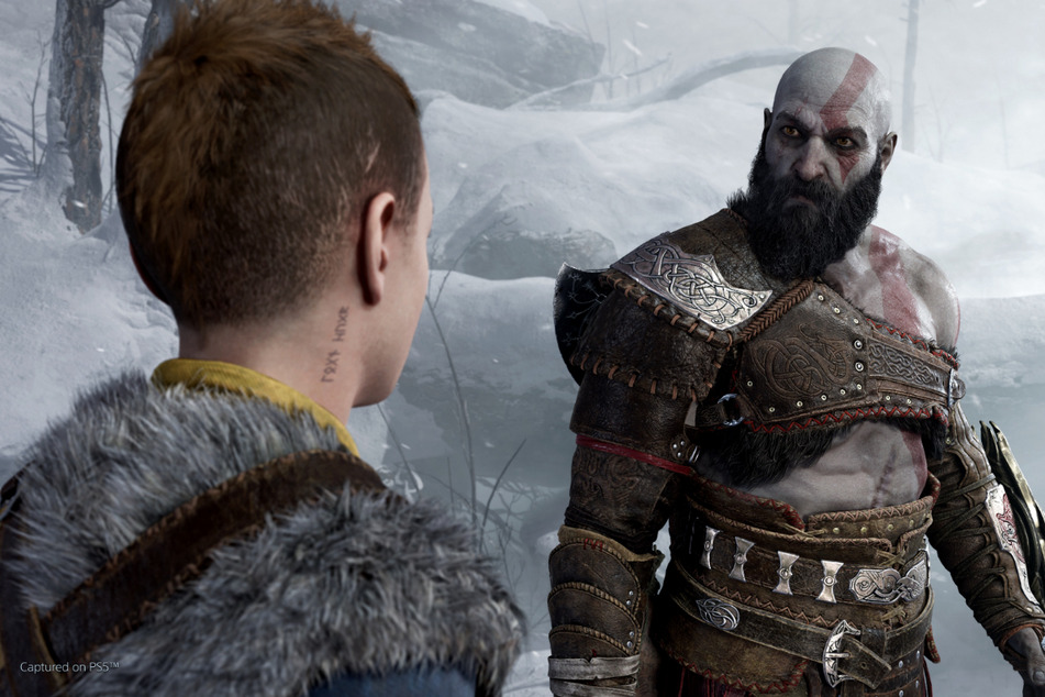 Angry god-papa Kratos (r.) is still working on being a good dad for son Atreus.