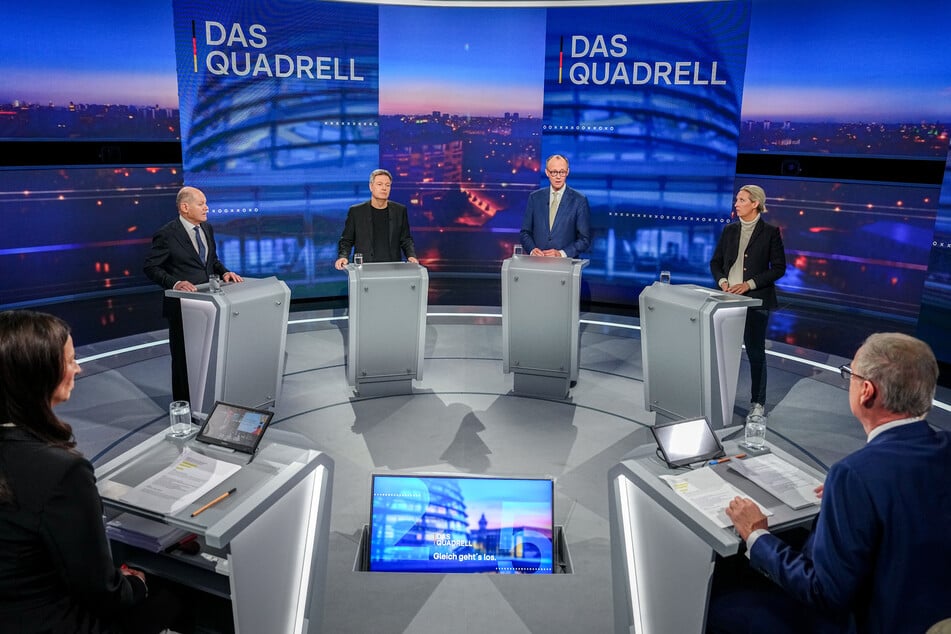 Die Live-Sendung mit den vier Kanzlerkandidaten von CDU, SPD, AfD und Grünen wurde von Pinar Atalay (46, l.) und Günther Jauch (68, r.) moderiert.