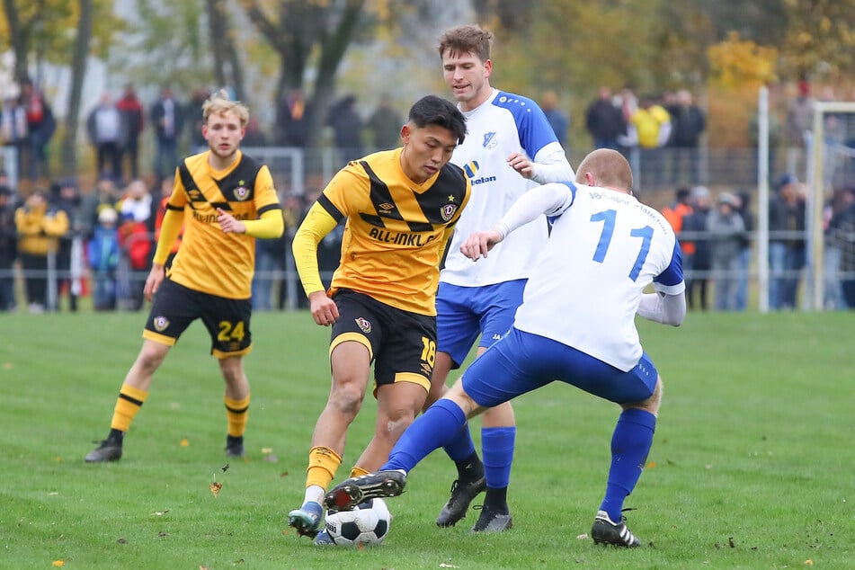 Jong-min Seo (22, 3.v.r.) kickte bei Dynamo Dresden. Wird er nun ein Himmelblauer?