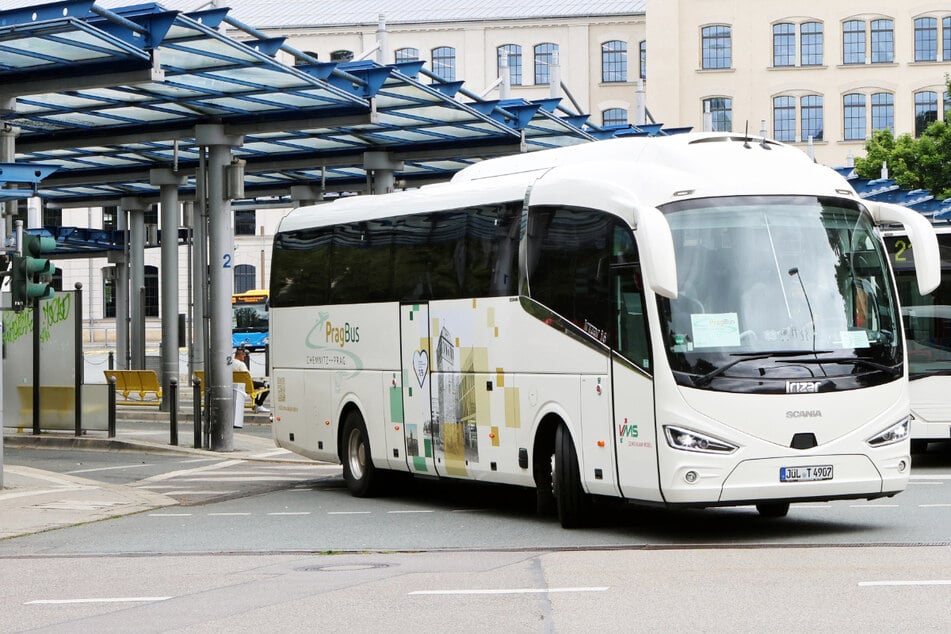 Ihr wollt ab Flughafen Prag fliegen? Zu diesen Zeiten fährt der PragBus von Chemnitz aus.