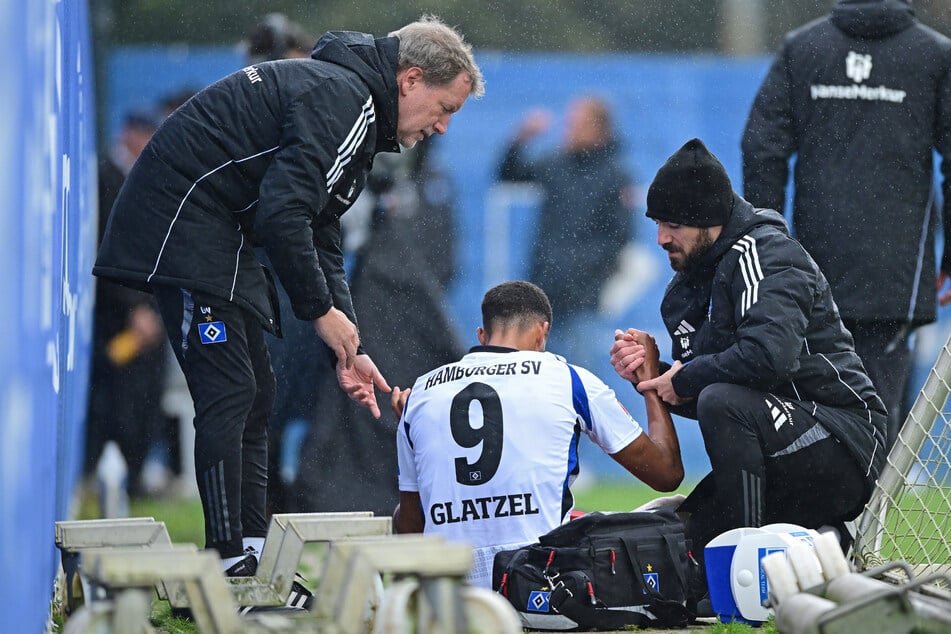 HSV-Knipser Robert Glatzel (30, M.) verletzte sich gegen Aarhus am Oberschenkel. Dick bandagiert wurde er ausgewechselt.