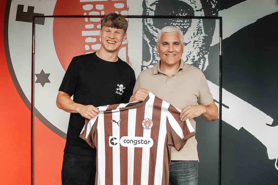 Sportchef Andreas Bornemann (53) tütete mit dem Abwehrspieler den zweiten Neuzugang ein.
