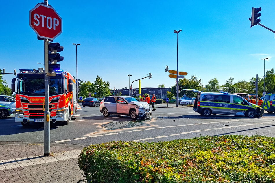 Auf der Kreuzung der B519 und B43 ist es am Samstagnachmittag in Rüsselsheim am Main zu einem schweren Unfall gekommen.
