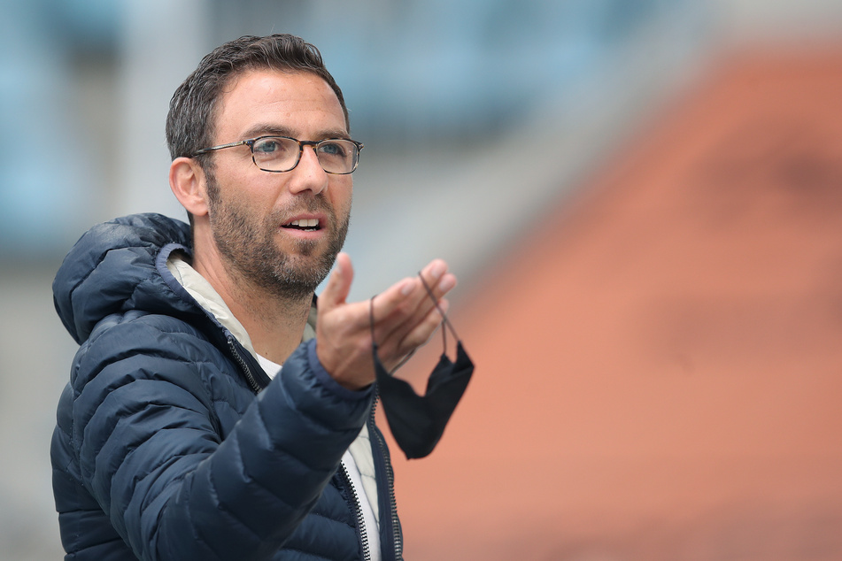 Trainer Boris Schommers (44) wurde am Montag beim MSV Duisburg vorgestellt und feierte am Mittwochabend im Niederrhein-Pokal sein Debüt.
