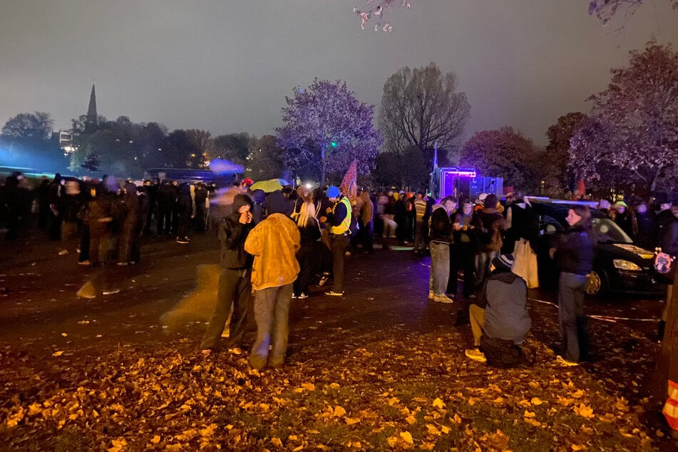 Kurz vor 18 Uhr löste sich die Menge auf.
