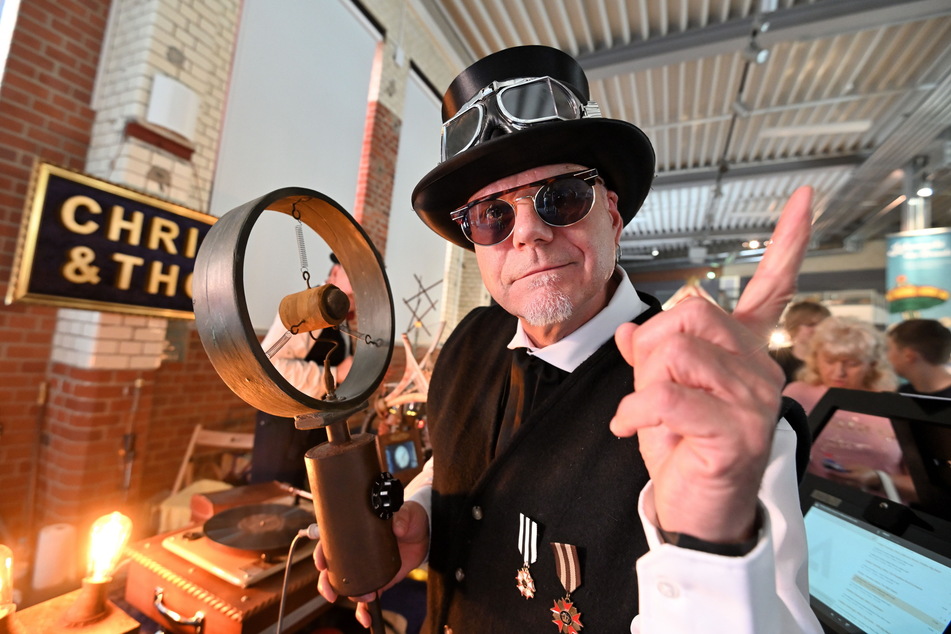 Thomas Unger (61) steuert stilecht Musik aus den Goldenen Zwanzigern zum Festival bei.