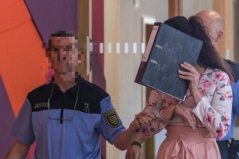 Zwillingsmutter weint bittere Tränen: Lange Haft für Dresdner Brandstifterin