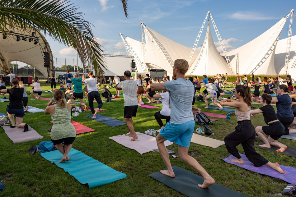 Am Alaunpark, aber auch am Ostra-Dome wurden die Yogamatten ausgerollt.